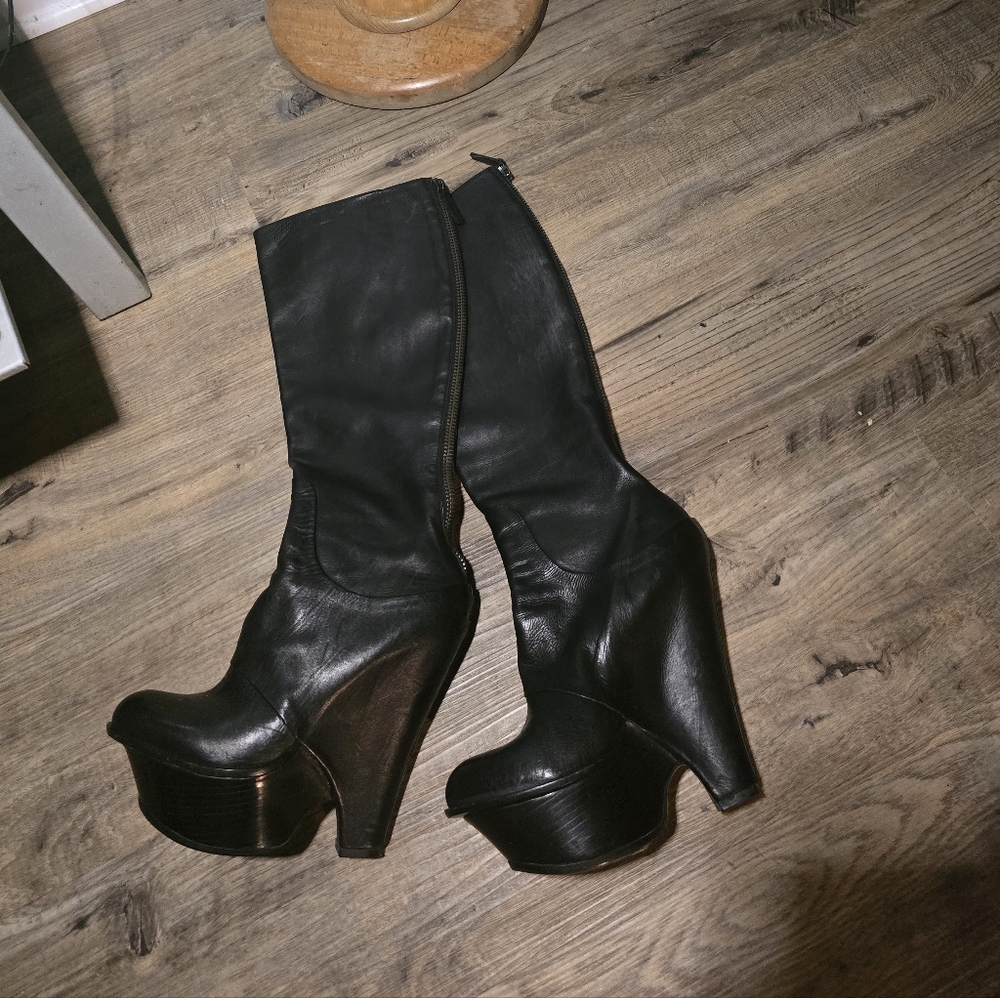 Exquisitely Runway Chic Baldan Italian Leather Wedge Boots